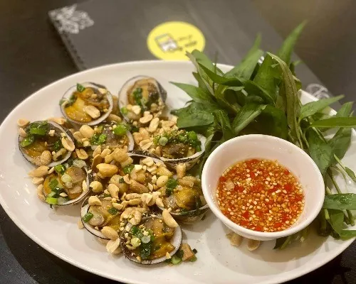 Grilled Clams with Spring Onion & Peanuts
