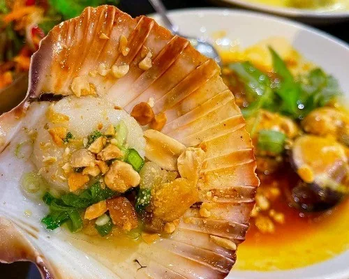 Grilled Scallop with Spring Onion & Peanut