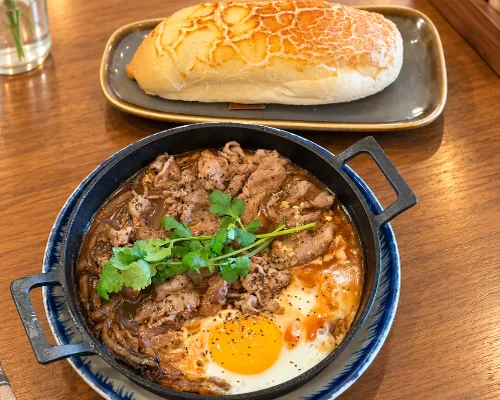 Vietnamese Sizzling Beef & Egg