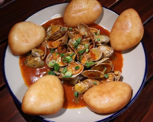XO Sauce Stir-fried Clams with Fried Mantou Buns